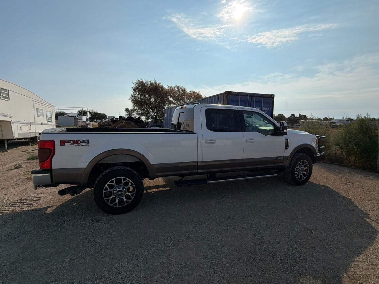 2022 Ford Super Duty F-350 SRW LARIAT — photo 1 of 4