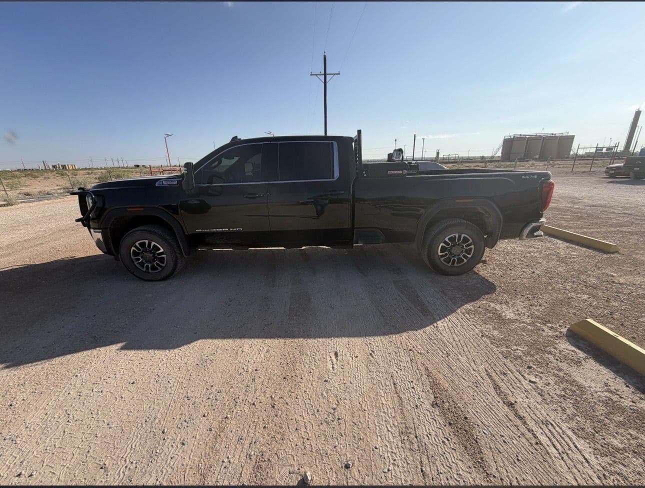 2025 GMC Sierra 3500HD SLE — photo 1 of 5