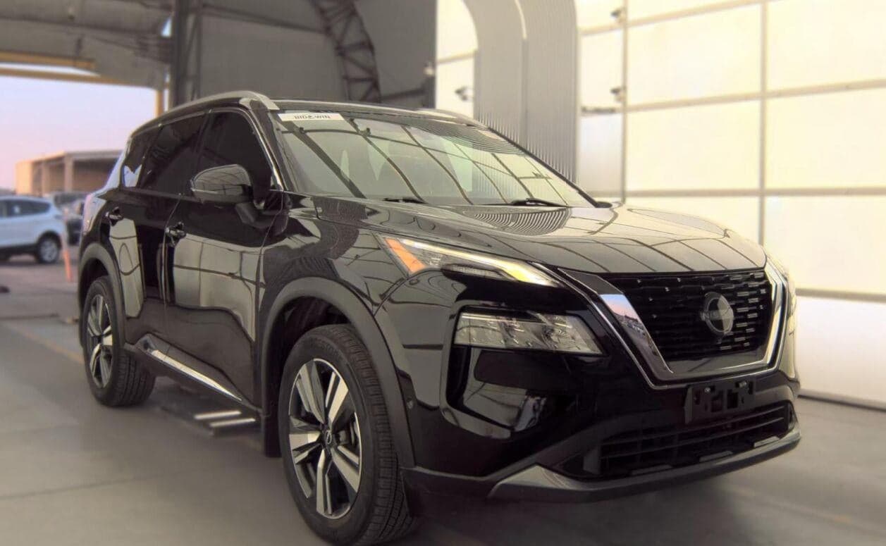 2023 Nissan Rogue SL — photo 1 of 14