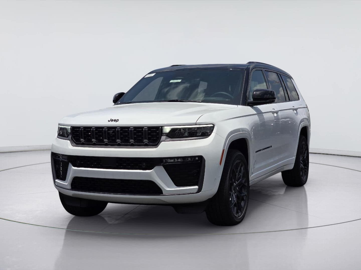 2026 Jeep Grand Cherokee L Summit — photo 1 of 28
