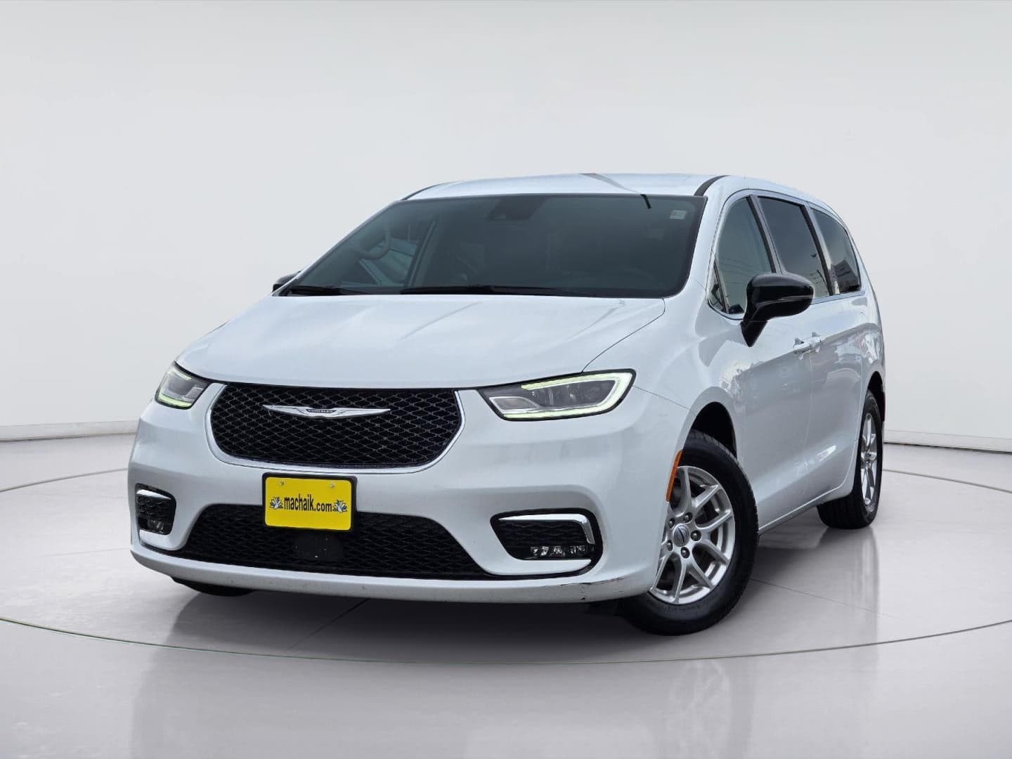 2024 Chrysler Pacifica Touring L — photo 1 of 50