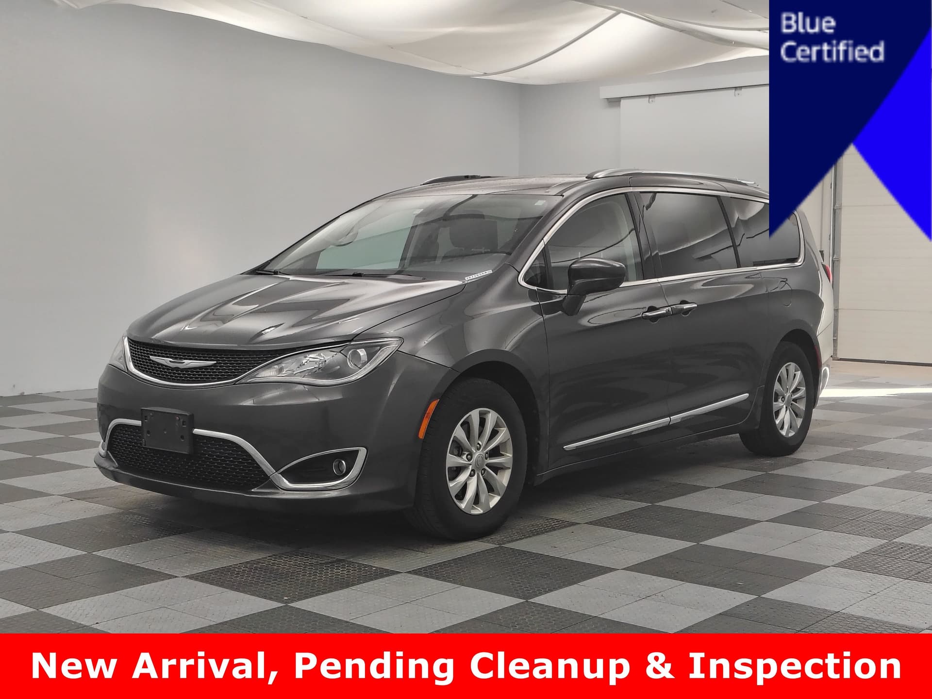2018 Chrysler Pacifica Touring L Plus — photo 1 of 5