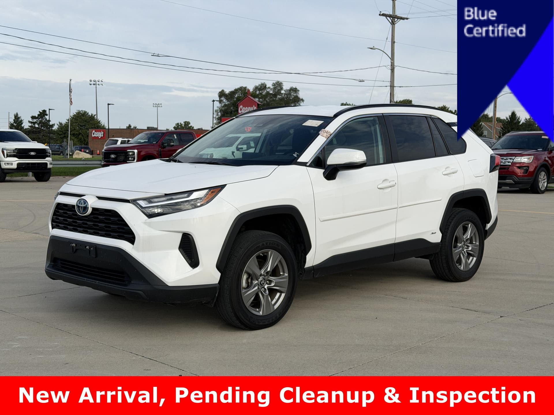 2024 Toyota RAV4 Hybrid LE — photo 1 of 3
