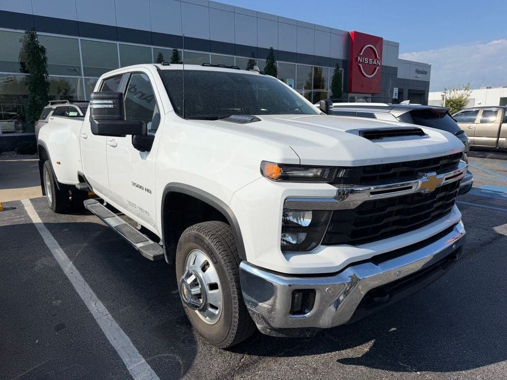 2025 Chevrolet Silverado 3500HD LT — photo 1 of 21