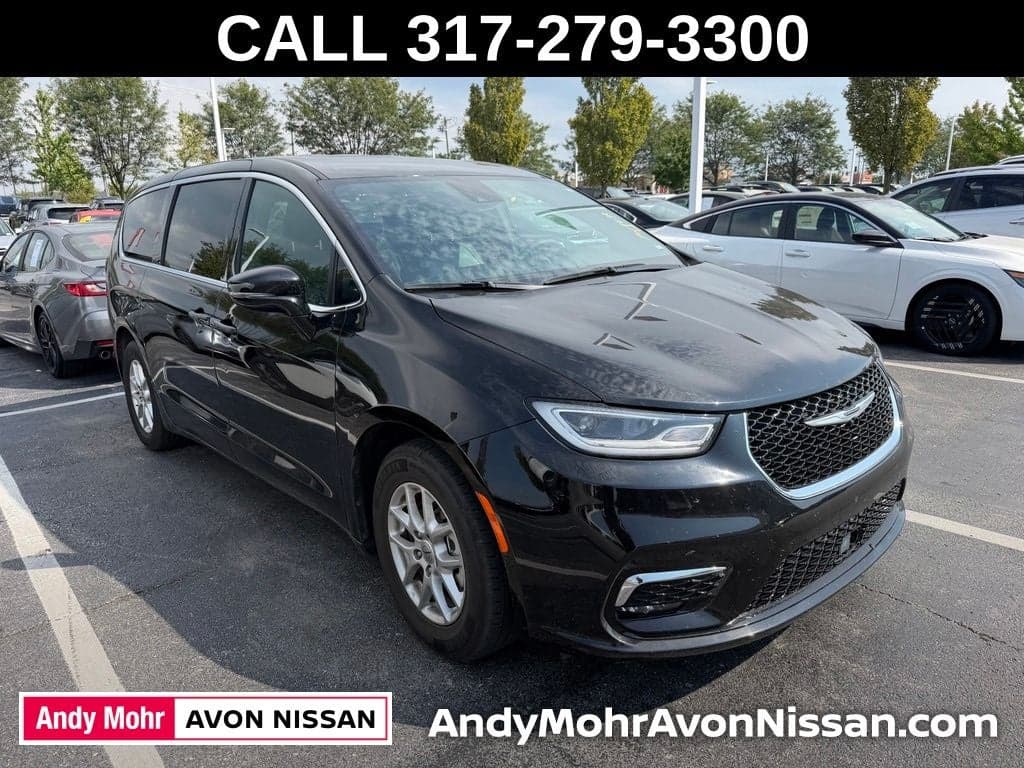2025 Chrysler Pacifica Select — photo 1 of 20