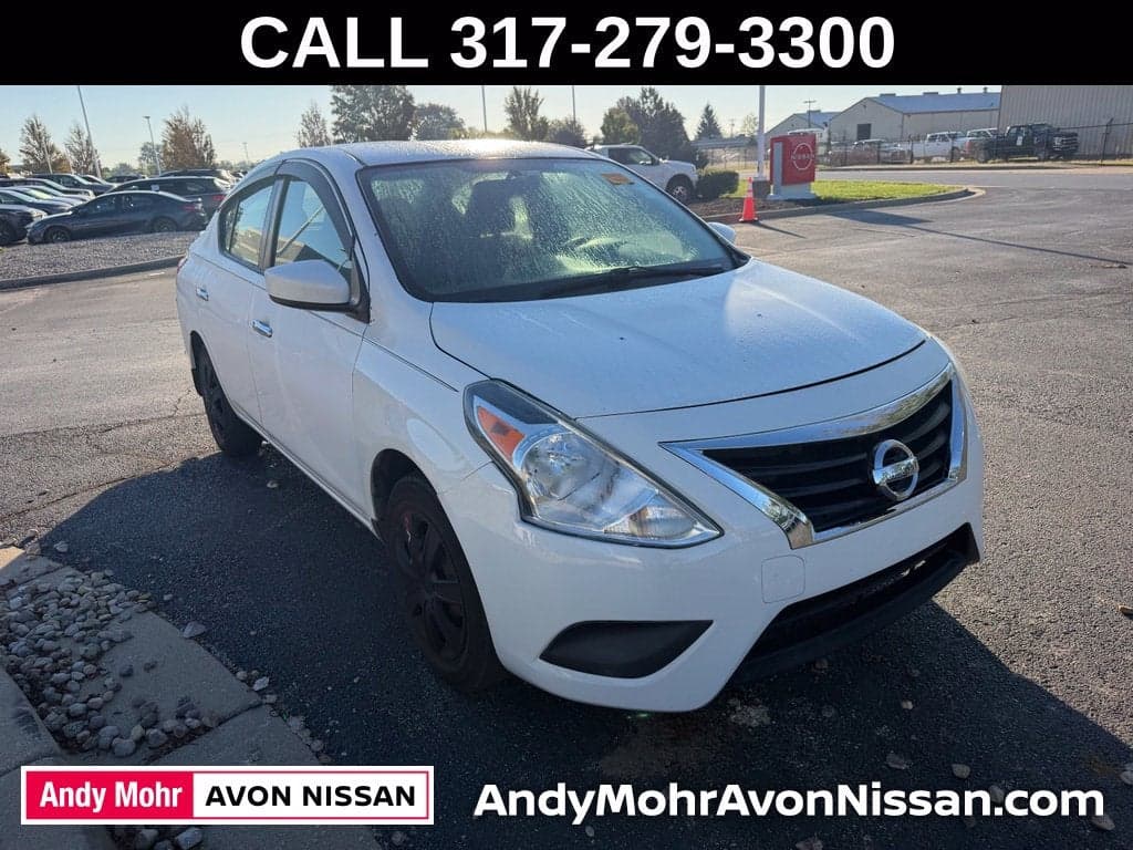 2018 Nissan Versa Sedan SV — photo 1 of 17