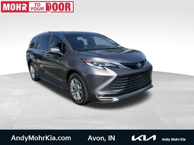 2022 Toyota Sienna Platinum — photo 1 of 54