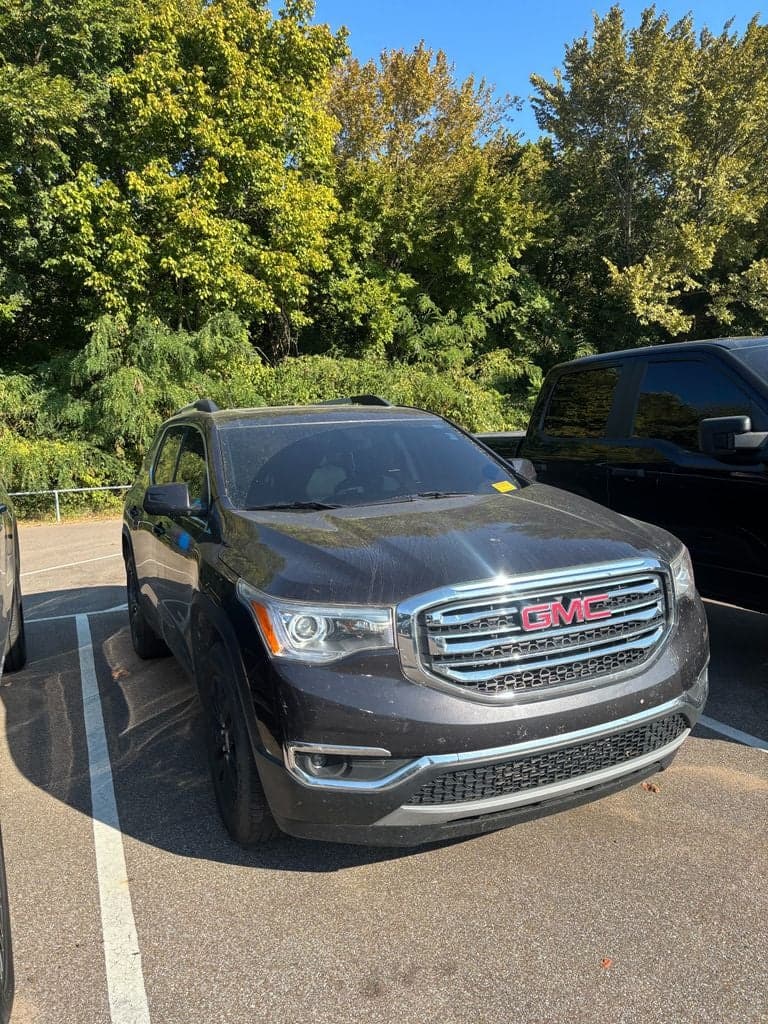 2019 GMC Acadia SLT — photo 1 of 5