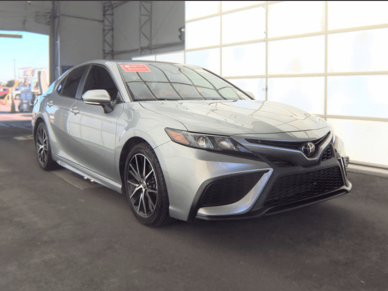 2024 Toyota Camry SE — photo 1 of 5