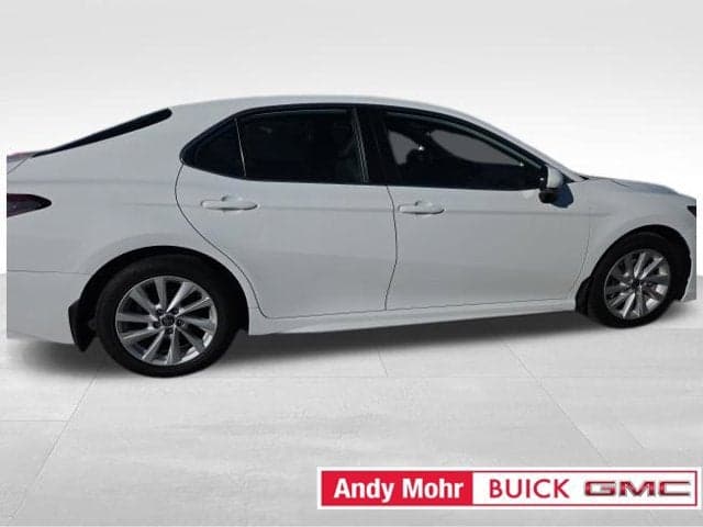 2024 Toyota Camry SE — photo 1 of 5