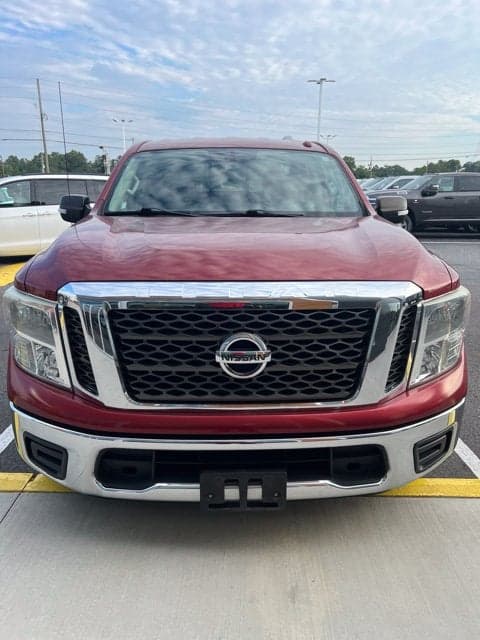 2017 Nissan Titan SV — photo 1 of 2