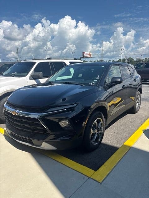 2025 Chevrolet Blazer FWD 2LT — photo 1 of 3