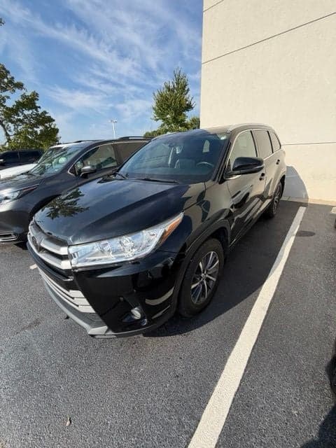 2017 Toyota Highlander XLE — photo 1 of 6