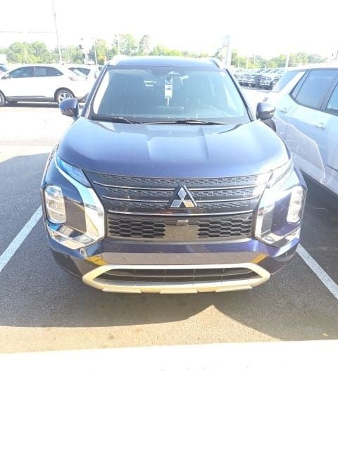 2022 Mitsubishi Outlander SEL — photo 1 of 3