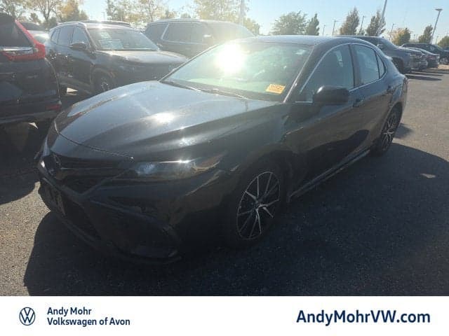2024 Toyota Camry SE — photo 1 of 5