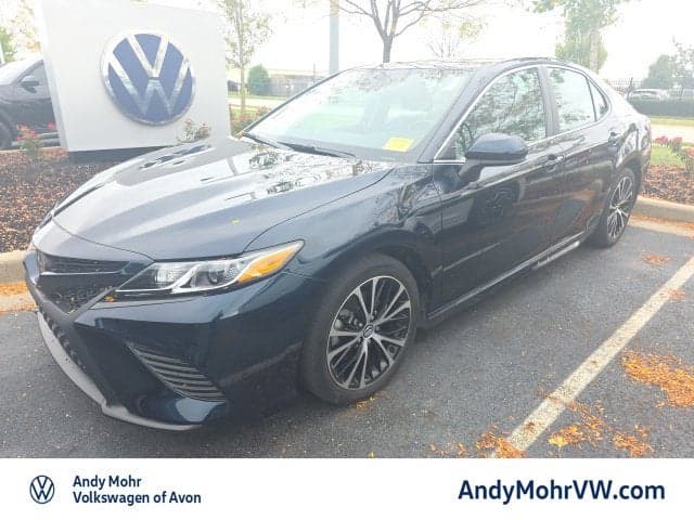2020 Toyota Camry SE — photo 1 of 5
