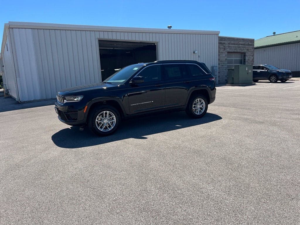 2026 Jeep Grand Cherokee Laredo X — photo 1 of 5