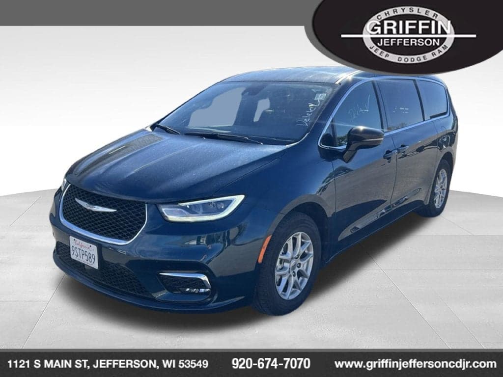 2025 Chrysler Pacifica Select — photo 1 of 5
