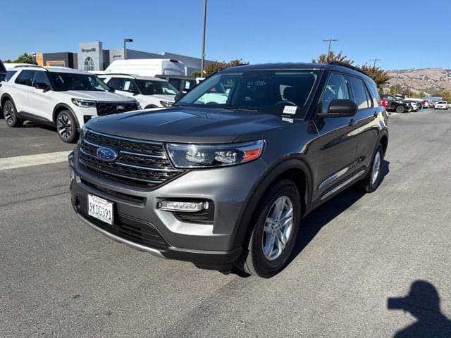 2023 Ford Explorer XLT — photo 1 of 32
