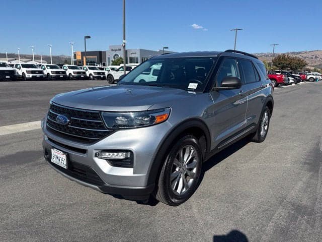 2023 Ford Explorer XLT — photo 1 of 5