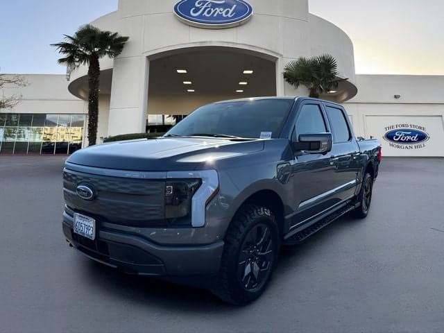 2022 Ford F-150 Lightning LARIAT — photo 1 of 34