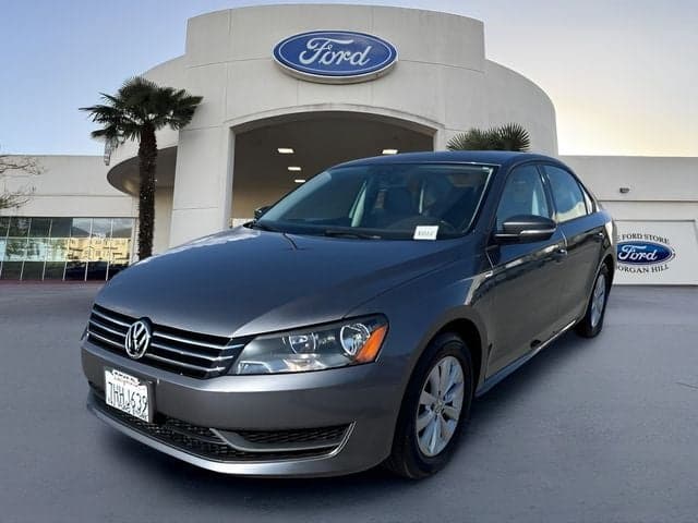 2014 Volkswagen Passat S — photo 1 of 28
