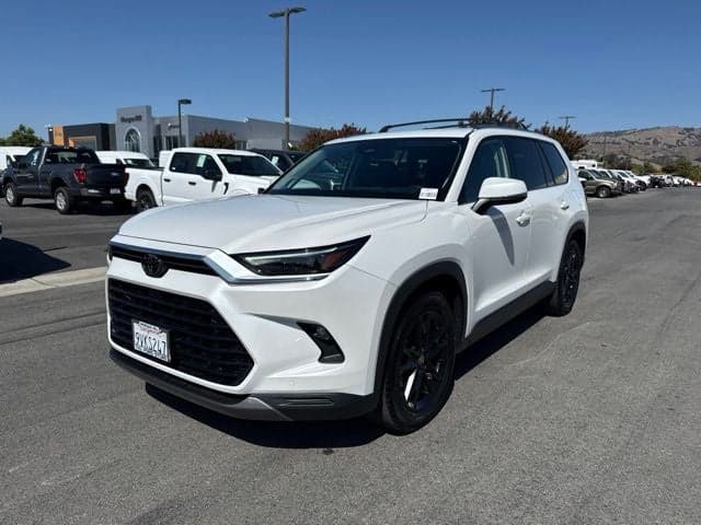 2025 Toyota Grand Highlander Base — photo 1 of 33