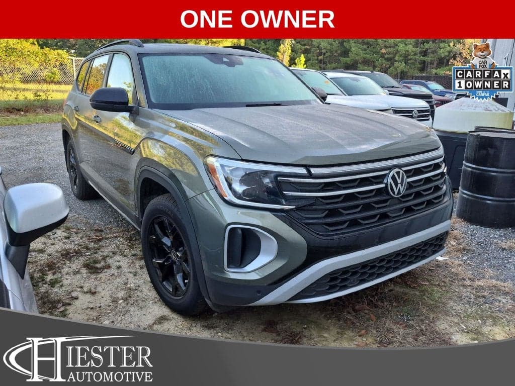 2024 Volkswagen Atlas 2.0T Peak Edition SE w/Technology — photo 1 of 3