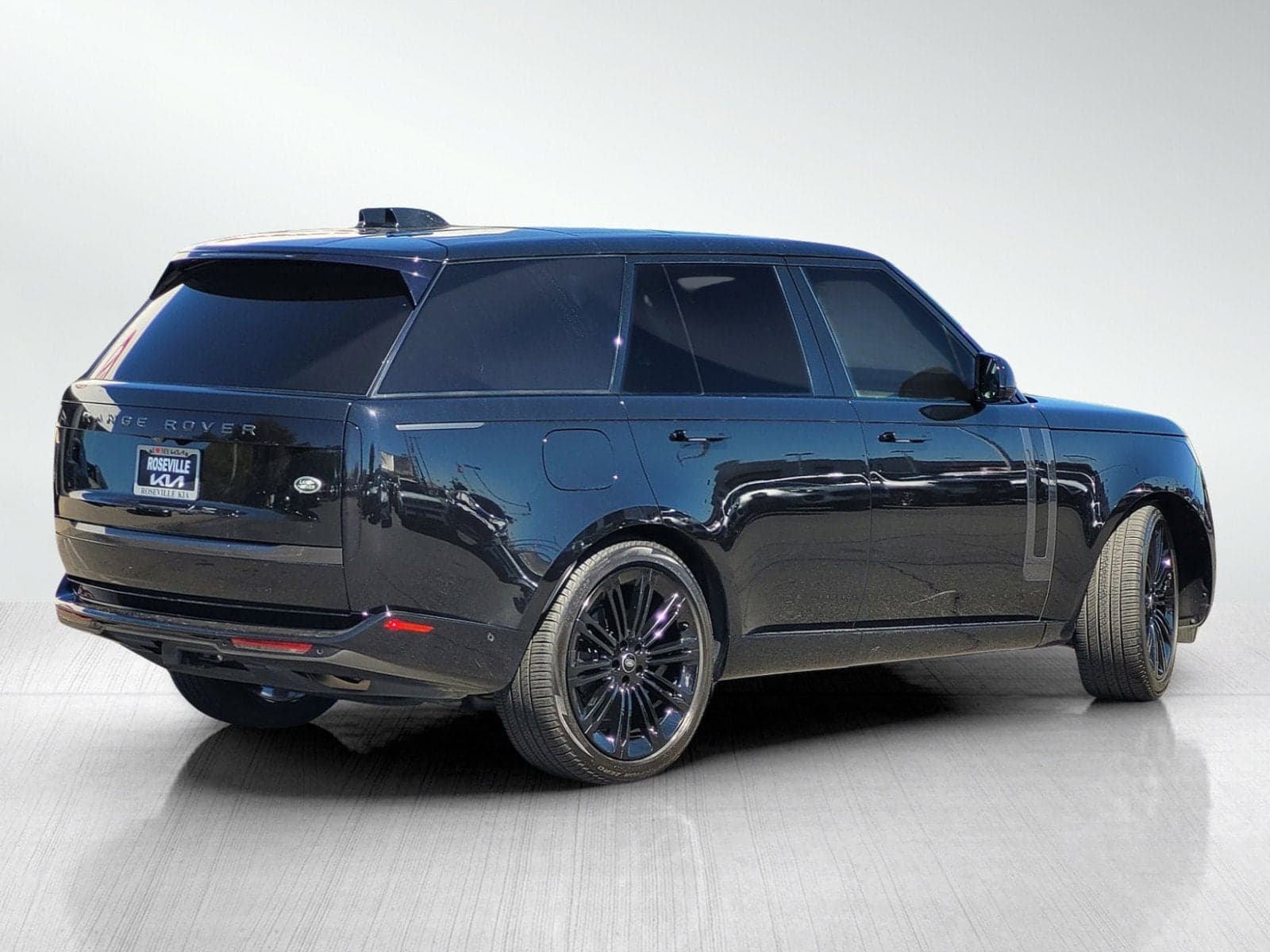 2023 Land Rover Range Rover SE — photo 1 of 2