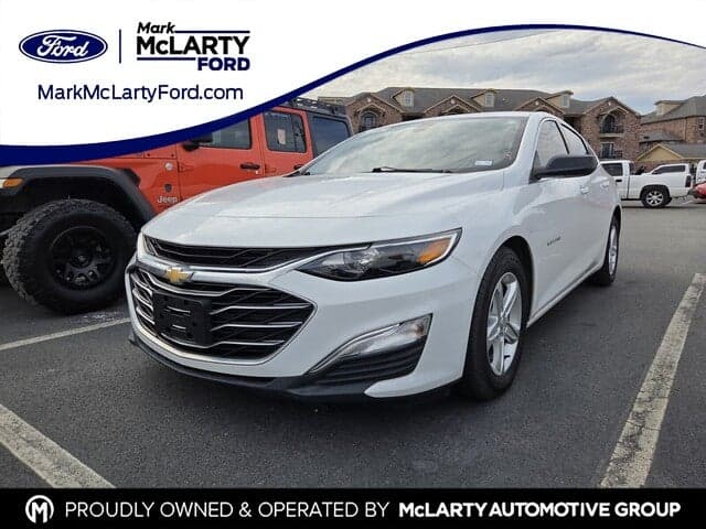 2020 Chevrolet Malibu LS — photo 1 of 10