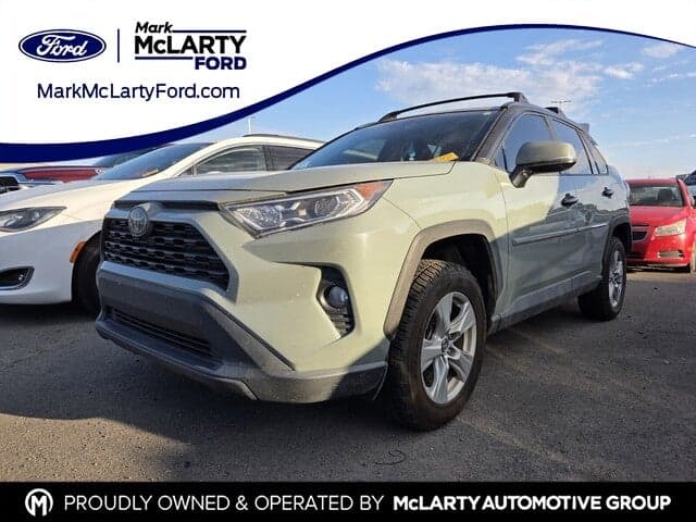 2020 Toyota RAV4 Hybrid XLE — photo 1 of 10