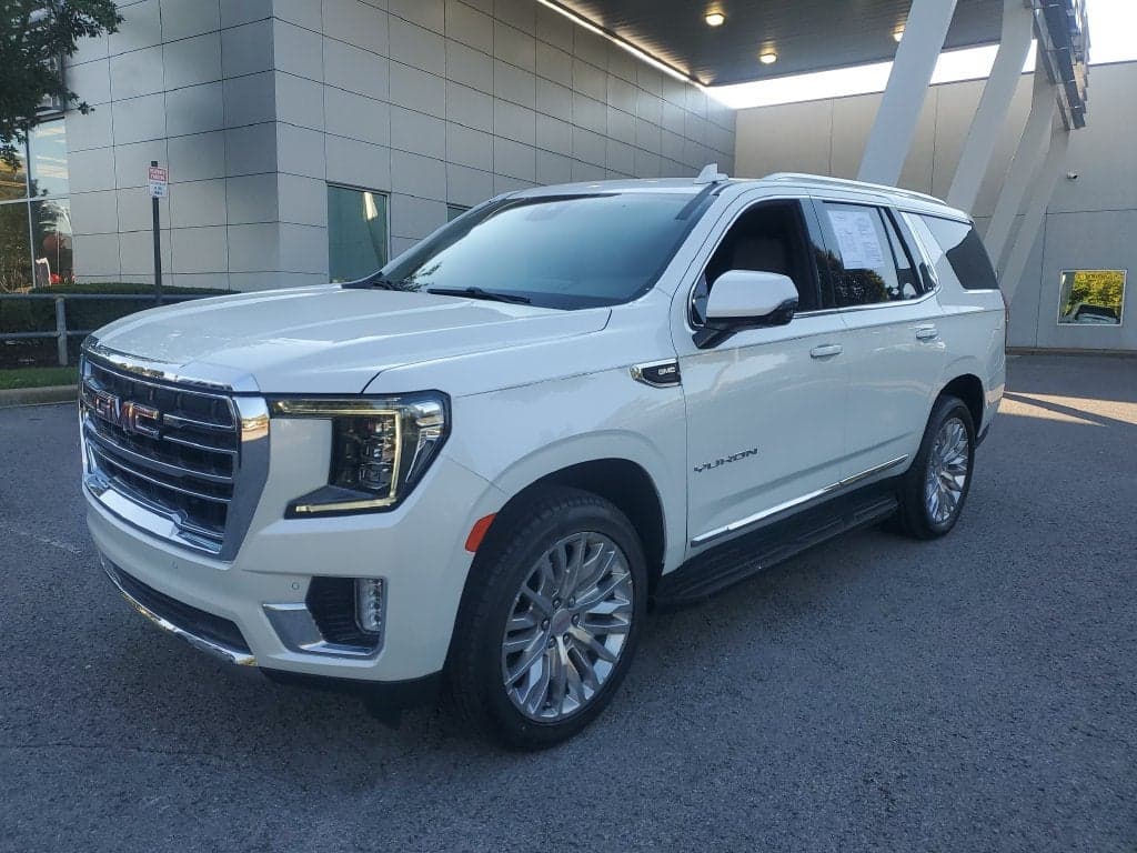 2024 GMC Yukon SLT — photo 1 of 5