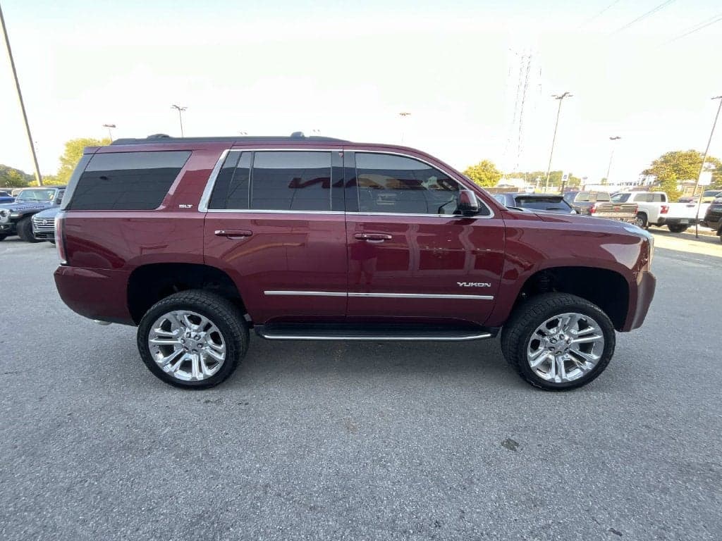 2020 GMC Yukon SLT — photo 1 of 5
