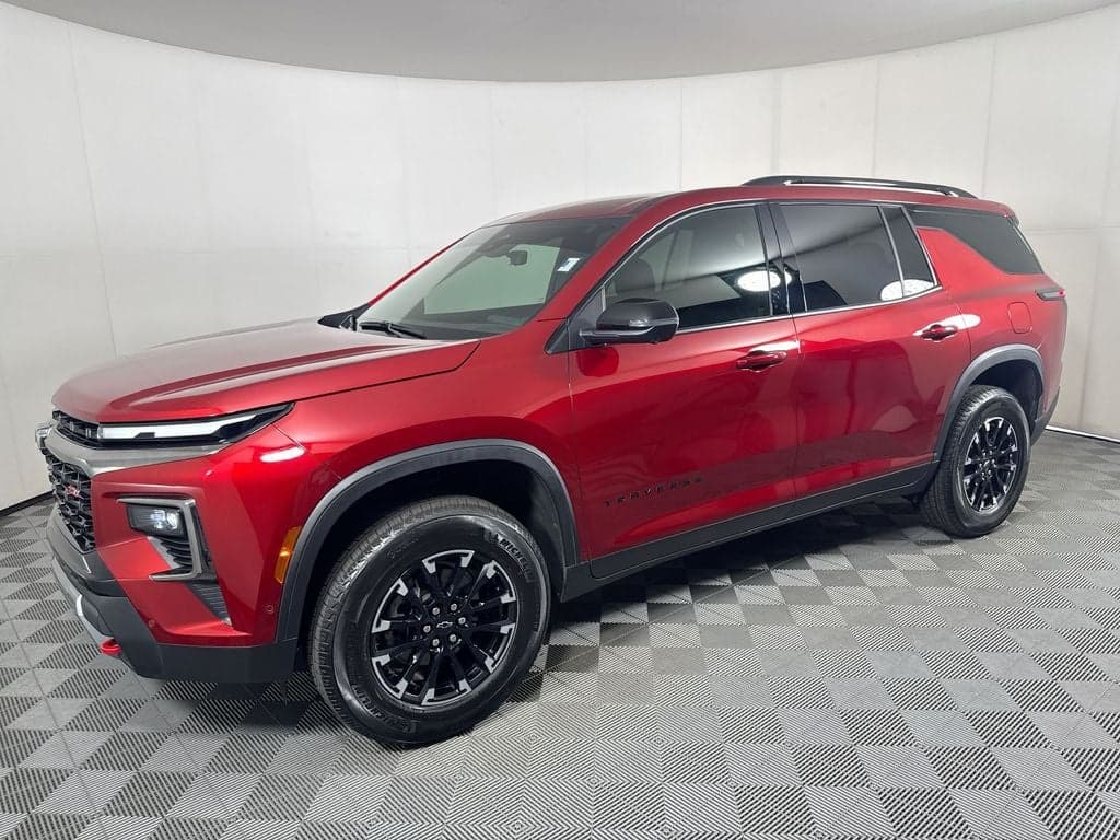 2025 Chevrolet Traverse AWD Z71 — photo 1 of 59