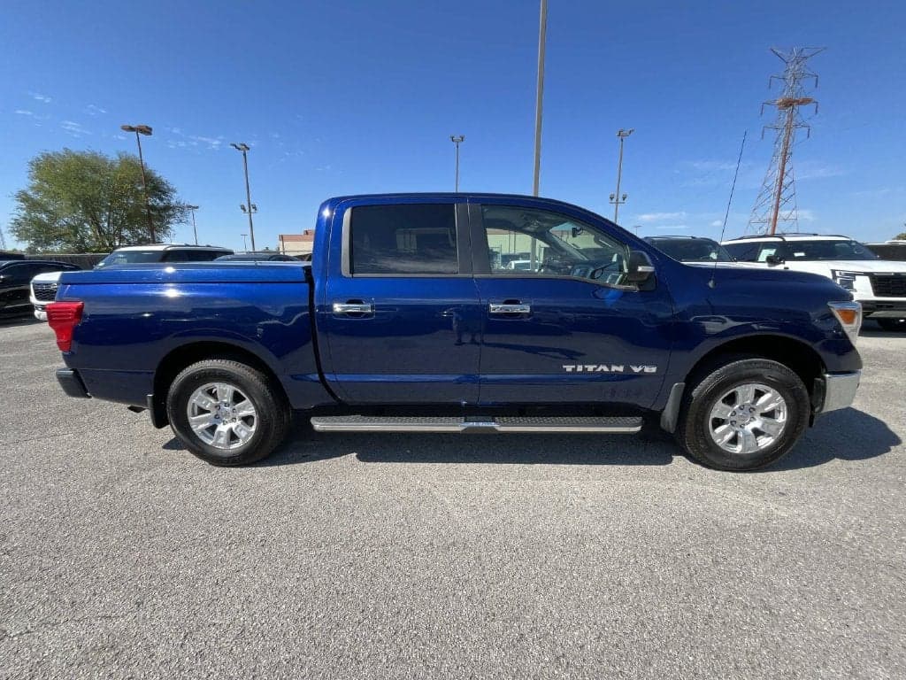 2019 Nissan Titan SV — photo 1 of 5