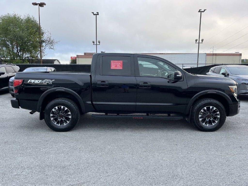 2024 Nissan Titan PRO-4X — photo 1 of 5