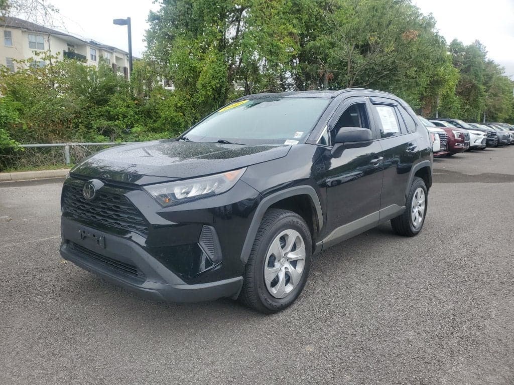 2020 Toyota RAV4 LE — photo 1 of 5