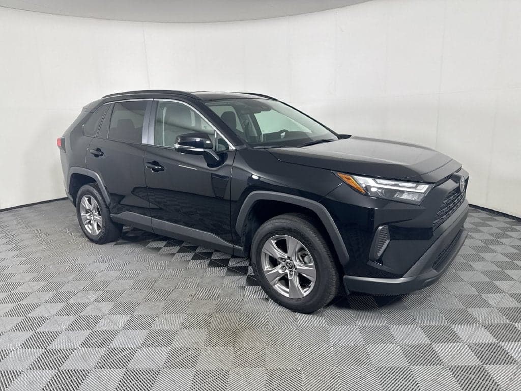 2025 Toyota RAV4 XLE — photo 1 of 5