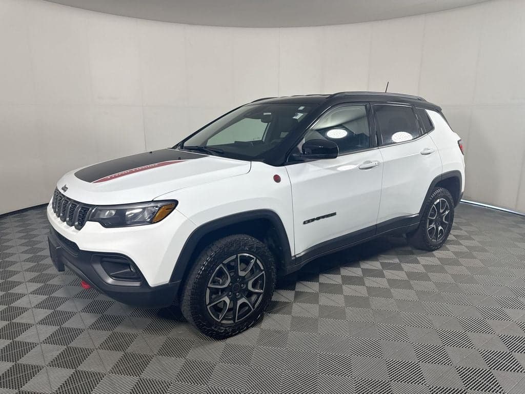 2025 Jeep Compass Trailhawk — photo 1 of 53