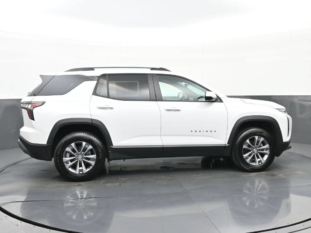 2025 Chevrolet Equinox AWD LT — photo 1 of 5