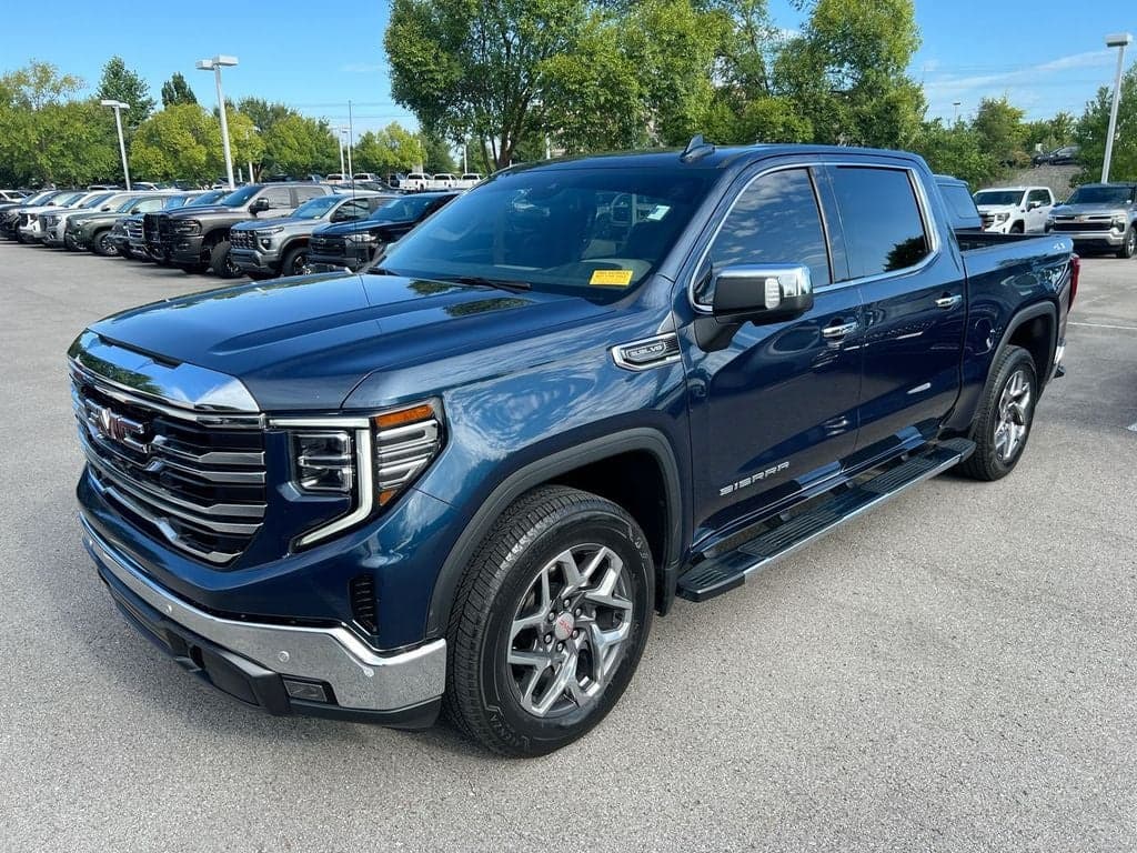 2022 GMC Sierra 1500 SLT — photo 1 of 18