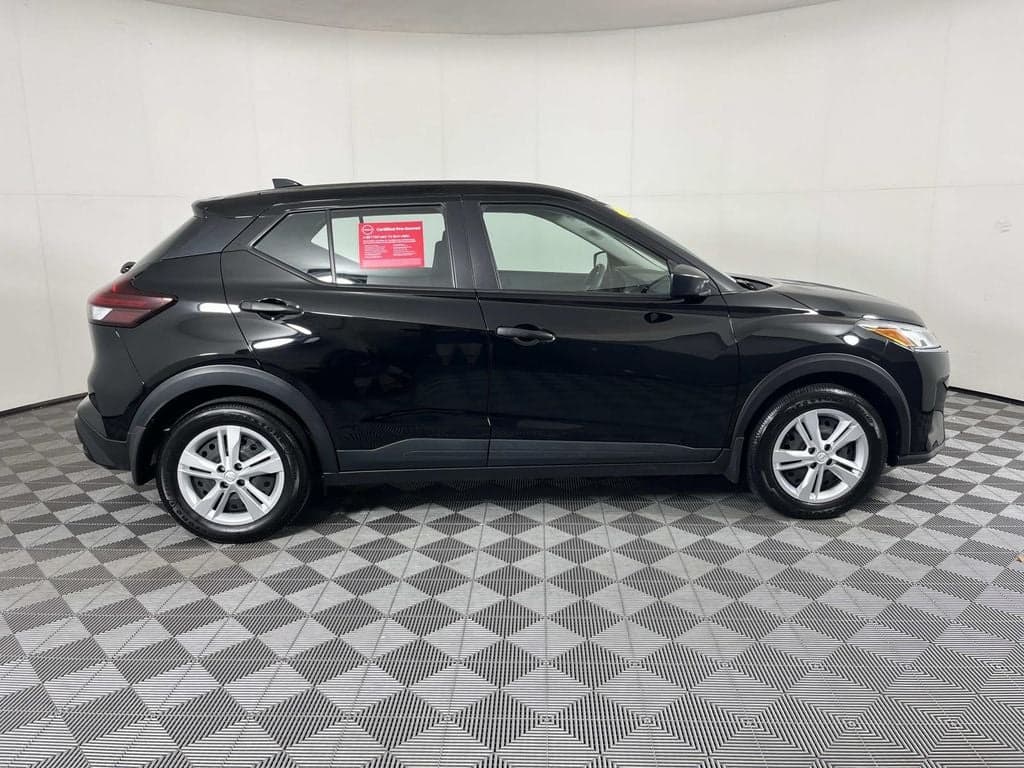 2025 Nissan Kicks Play S — photo 1 of 5