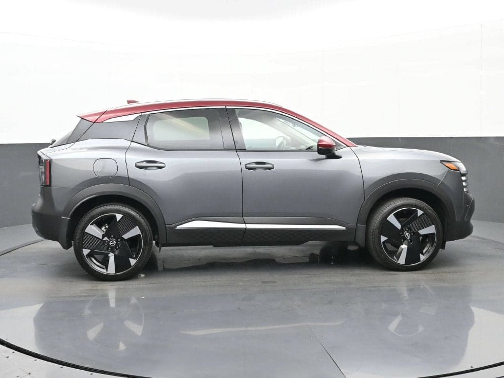 2025 Nissan Kicks SR — photo 1 of 5