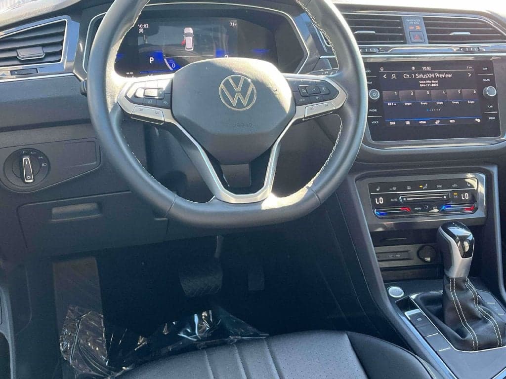 2024 Volkswagen Tiguan Base — photo 1 of 5