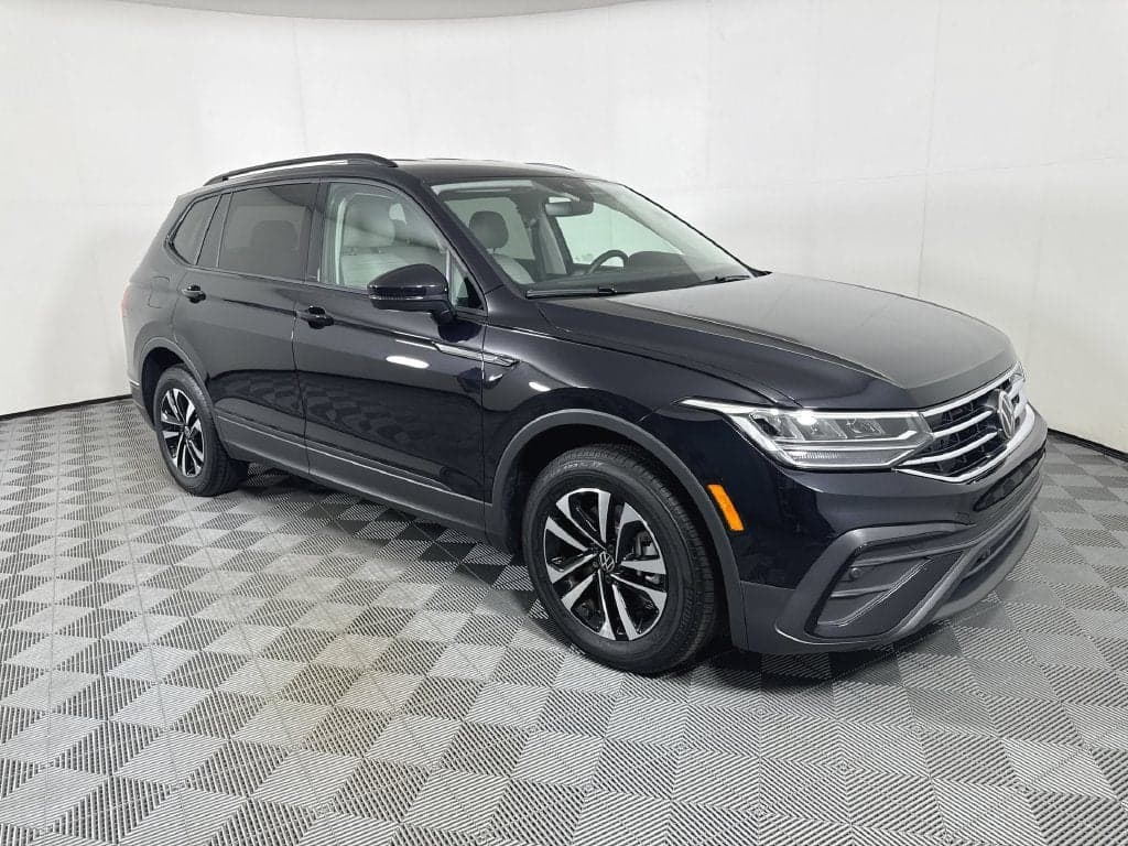 2024 Volkswagen Tiguan Base — photo 1 of 5