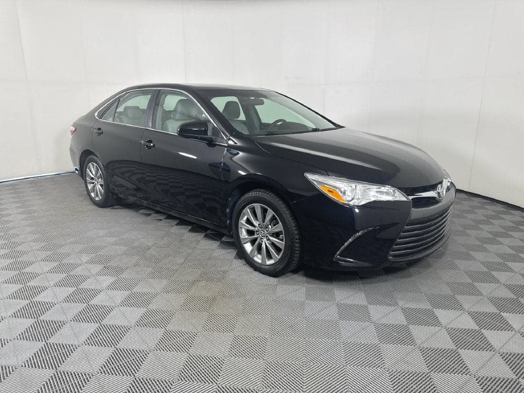 2017 Toyota Camry XLE — photo 1 of 5