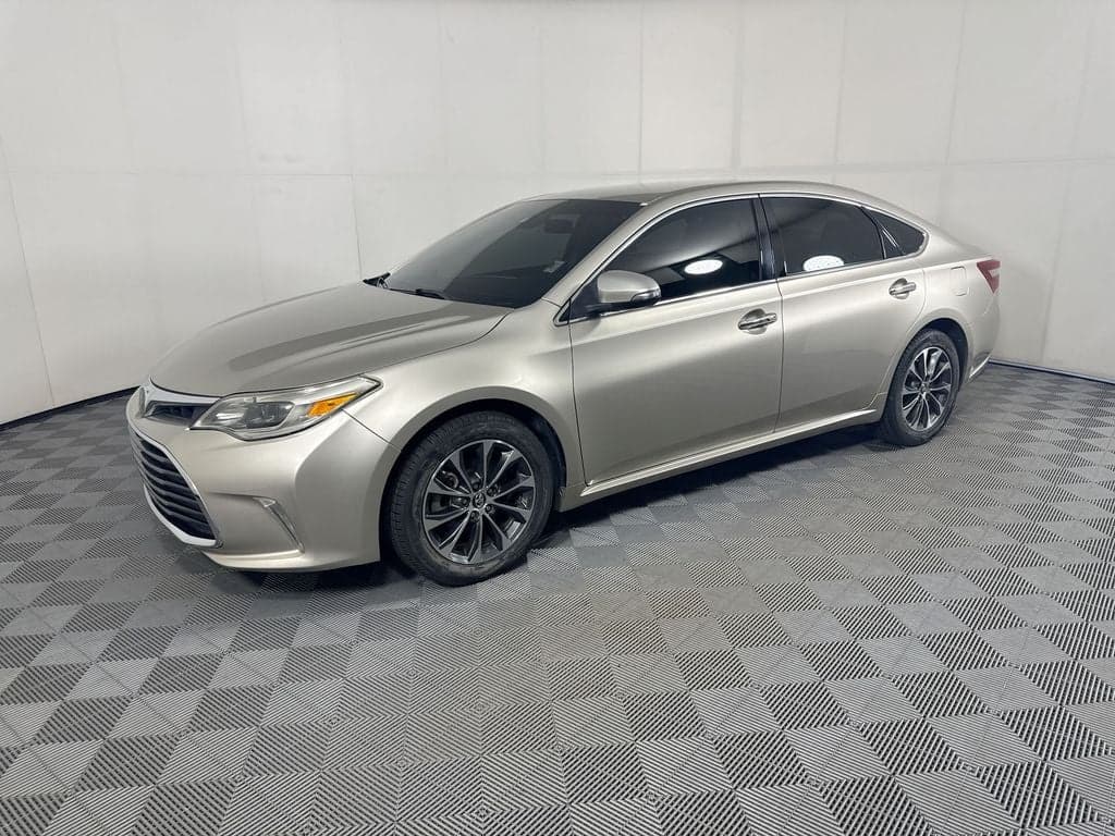 2017 Toyota Avalon XLE — photo 1 of 27