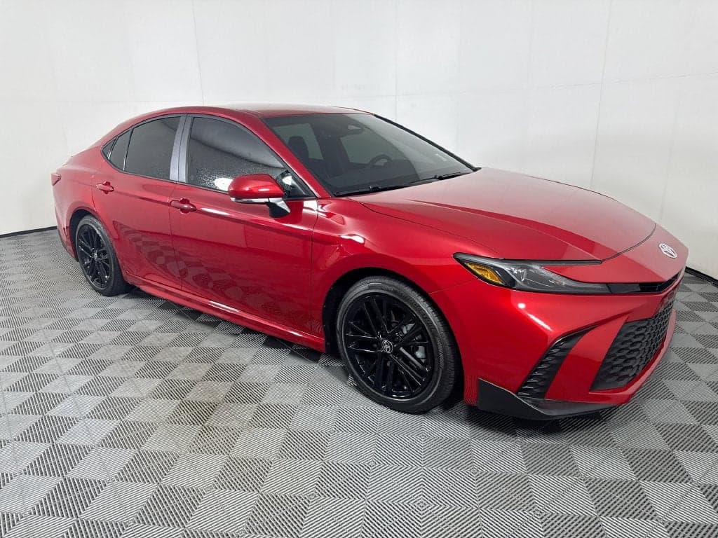 2026 Toyota Camry SE — photo 1 of 5
