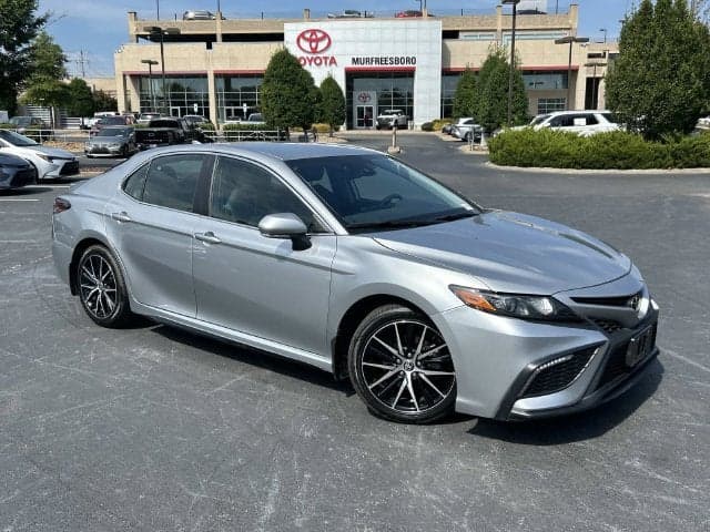 2024 Toyota Camry SE — photo 1 of 5