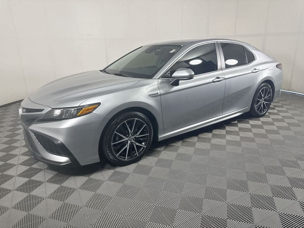 2021 Toyota Camry Hybrid SE — photo 1 of 25